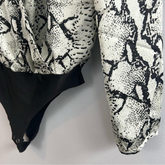 NWT BB Dakota Animal Print Satin Long Sleeve Cross Front Bodysuit Size Small - Picture 10 of 14